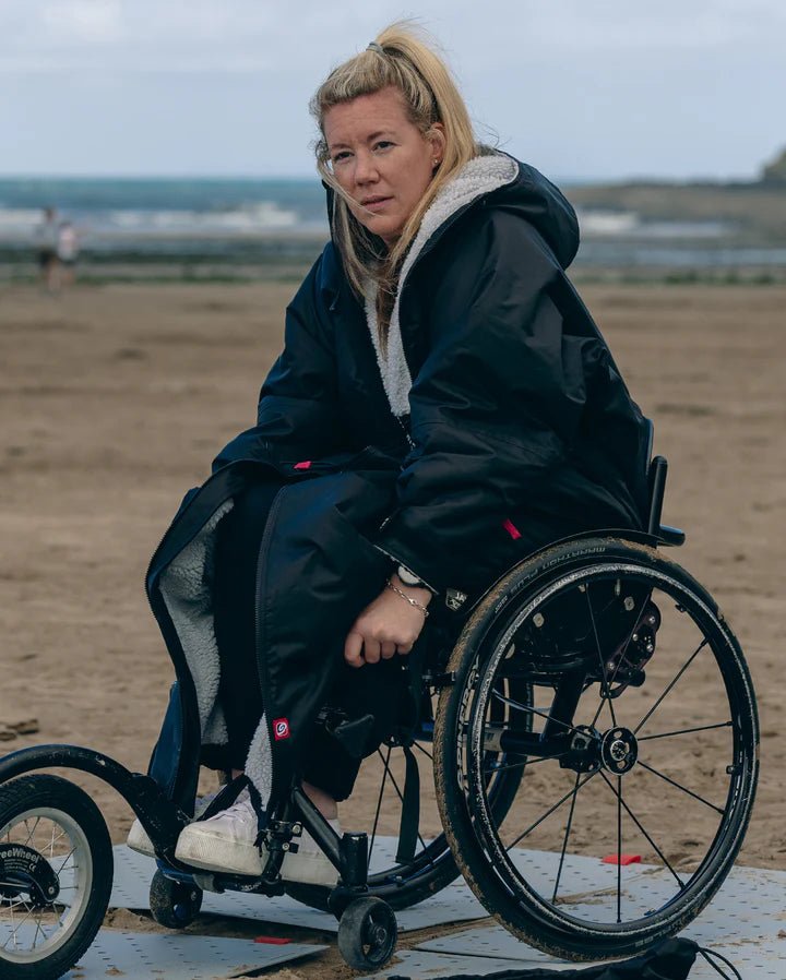 Adapt - Poncho Impermeable Zippé Pour Adulte En Fauteil Roulant NoirPonchosDryrobe