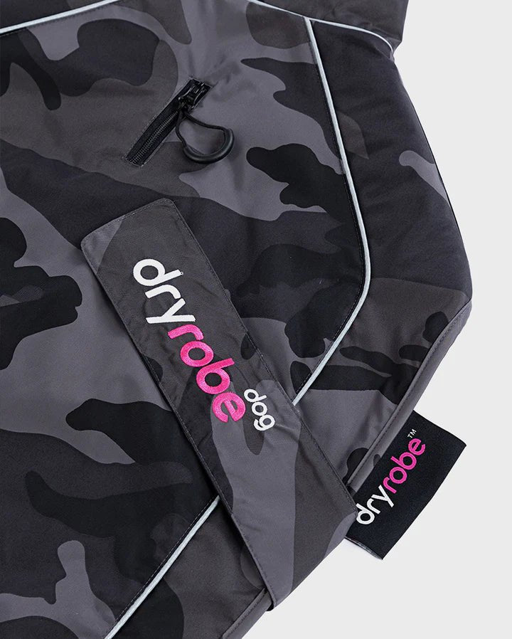 Dog Coat - Veste pour chien Noir Camo / RosePonchosDryrobe