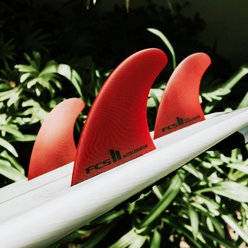FCS II Accelerator Neo Glass Tri Fins Red#DérivesFcs