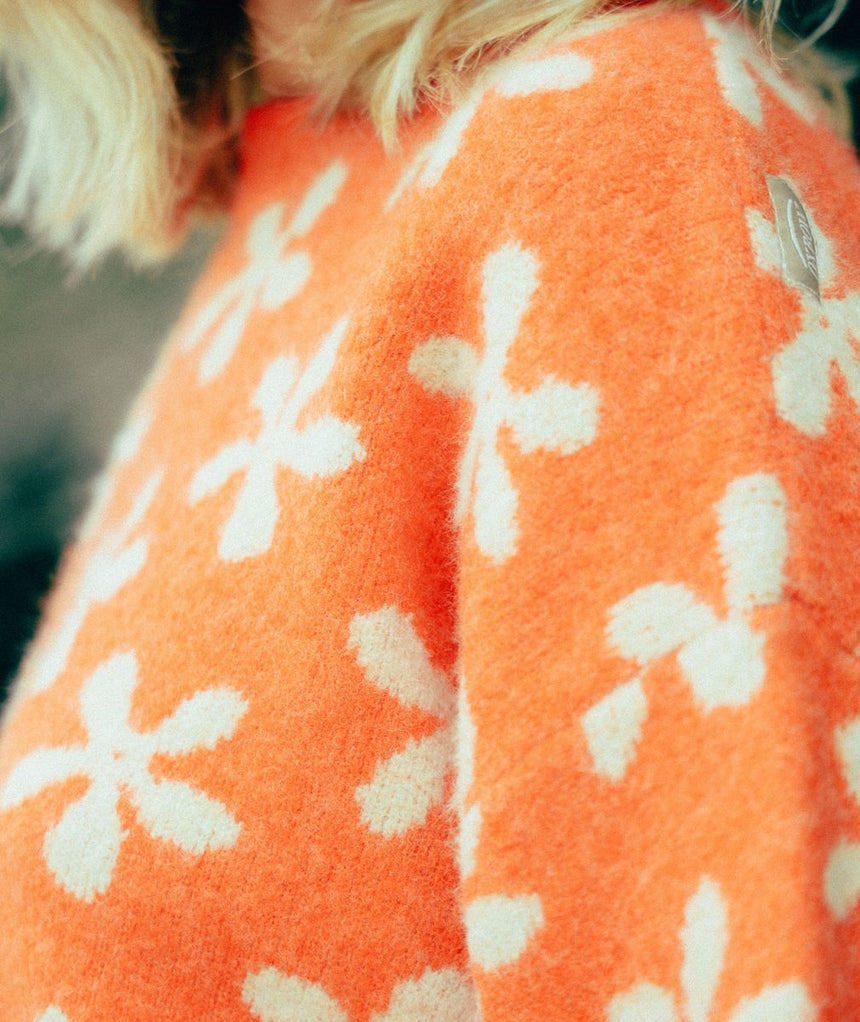 R2PANDORA Pulls FemmeSweatsOxbow