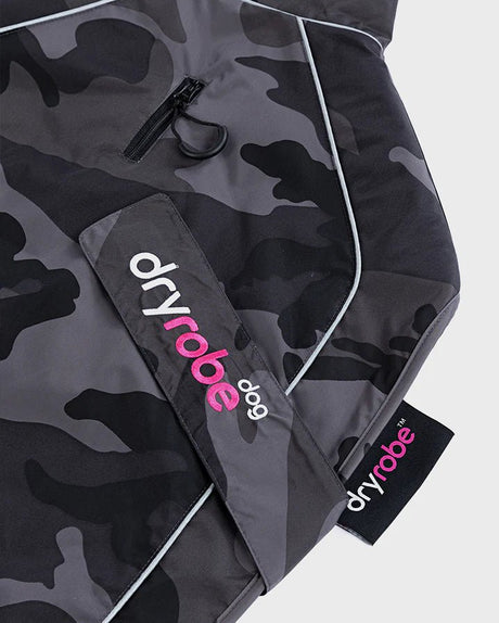 Dog Coat - Veste pour chien Noir Camo / RosePonchosDryrobe