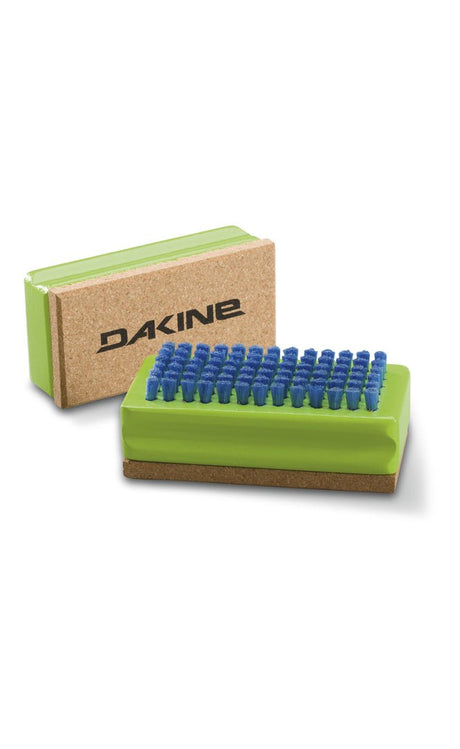 Mantenimiento de la tabla de snowboard de esquí con cepillo de nailon y corcho#Mantenimiento de Dakine